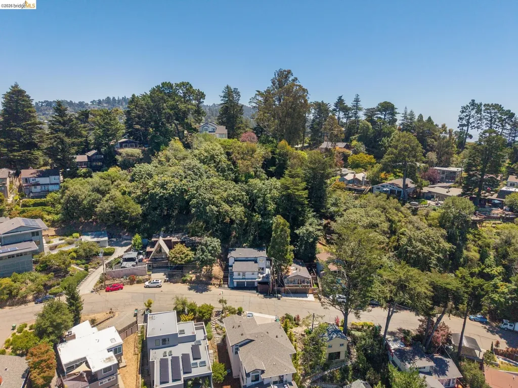 6756 Snake Road Oakland CA 94611