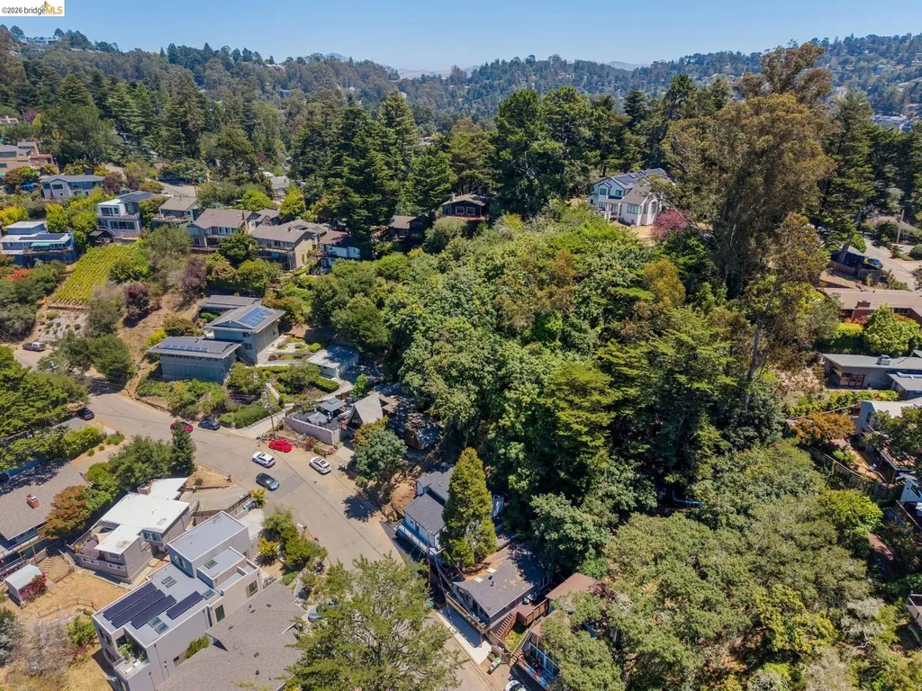 6756 Snake Road Oakland CA 94611