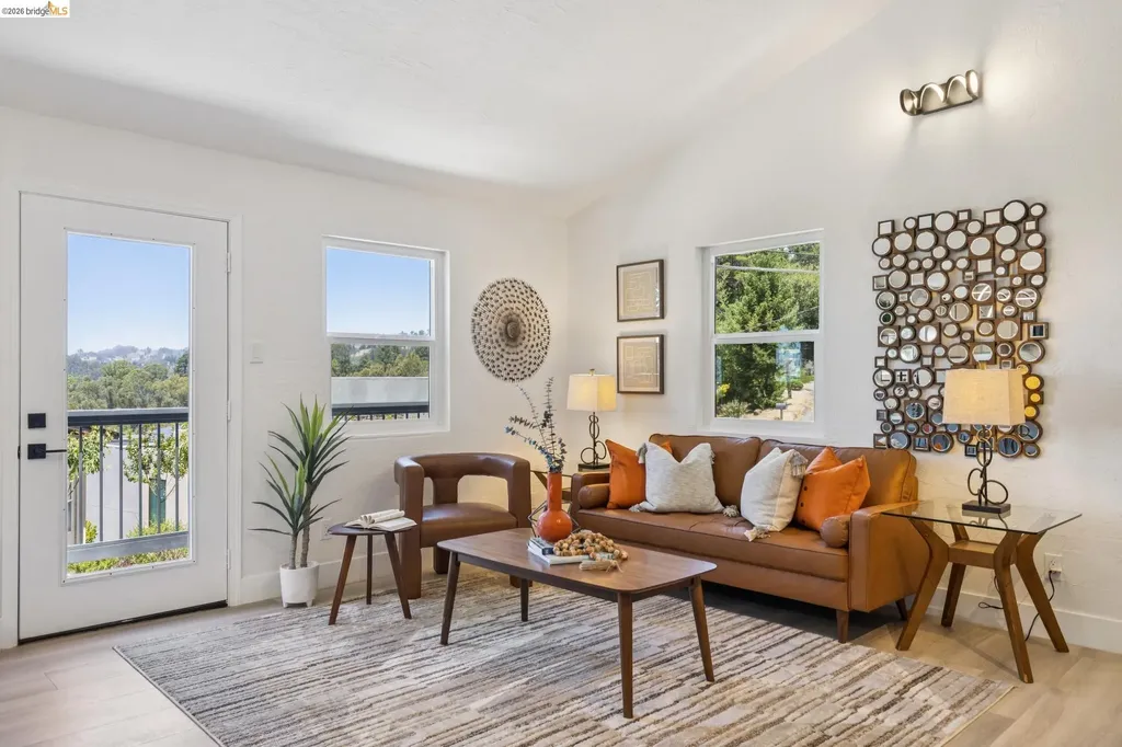 6756 Snake Road Oakland CA 94611