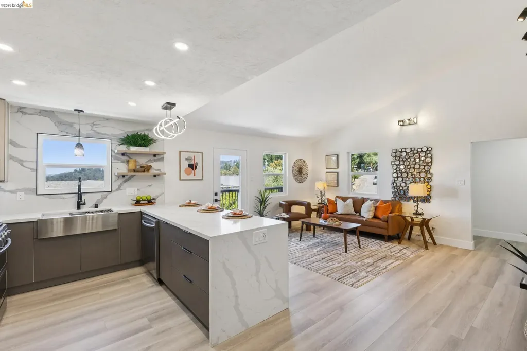 6756 Snake Road Oakland CA 94611