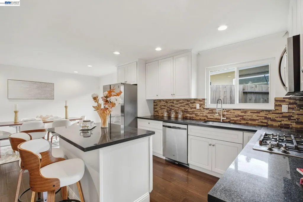 3247 Revere Avenue Oakland CA 94605