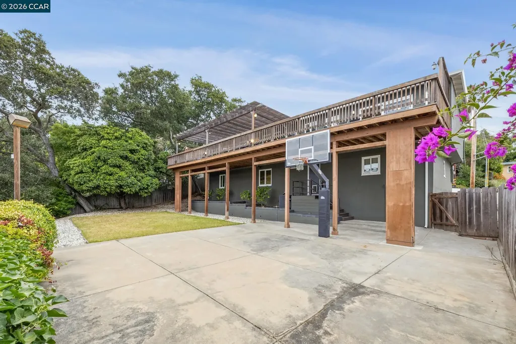 4075 Norton Avenue Oakland CA 94602