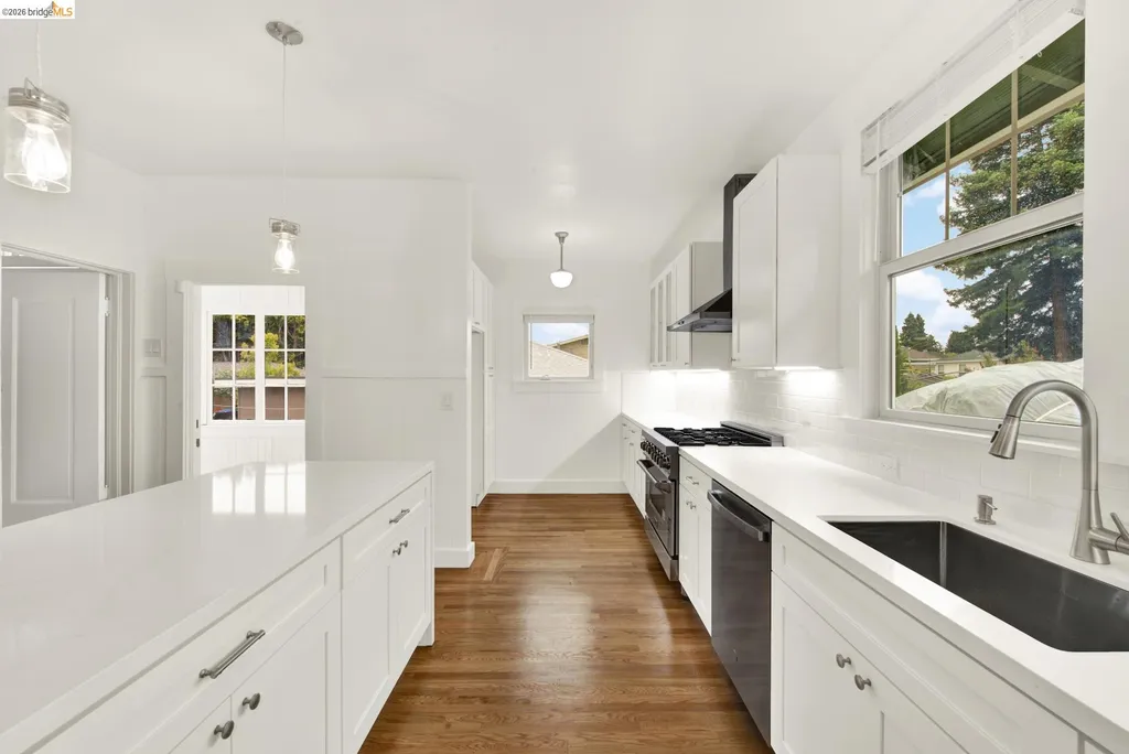 1043 47th Street Emeryville CA 94608