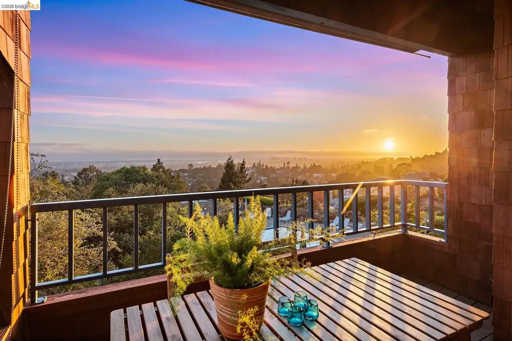 32 Sereno Circle Oakland CA 94619