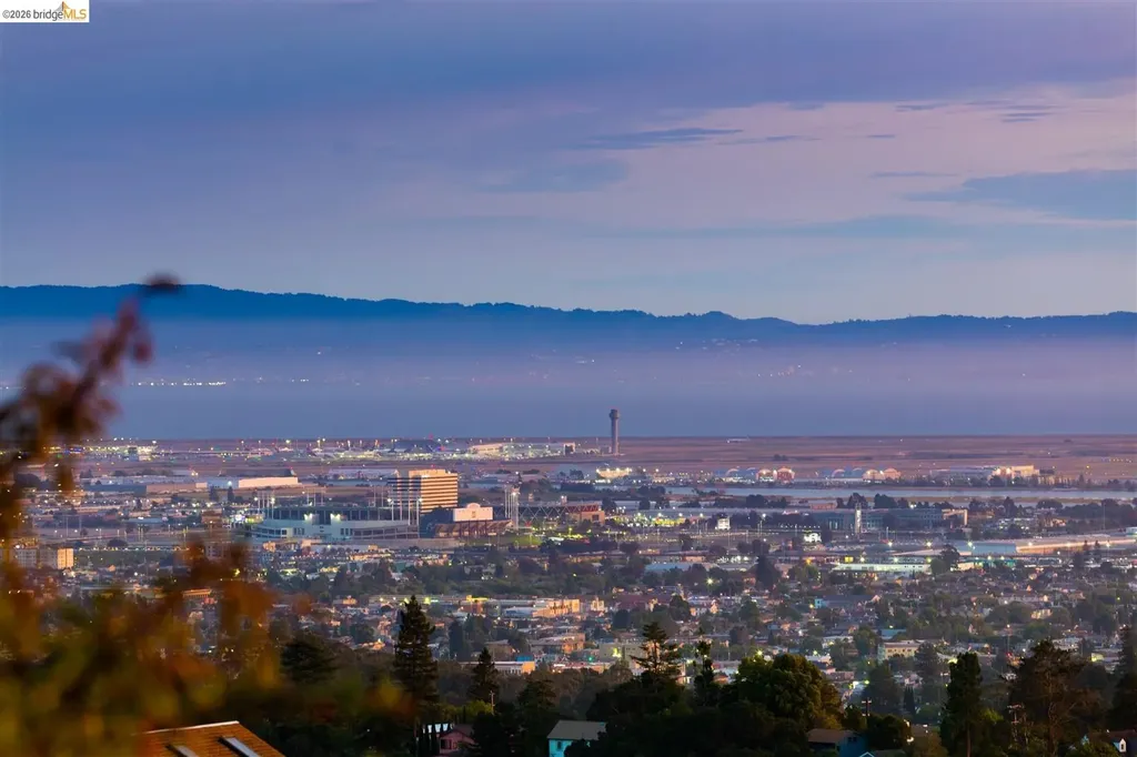 32 Sereno Circle Oakland CA 94619