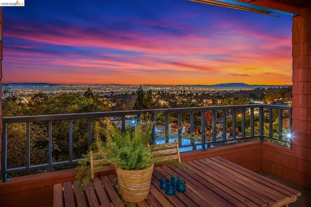 32 Sereno Circle Oakland CA 94619