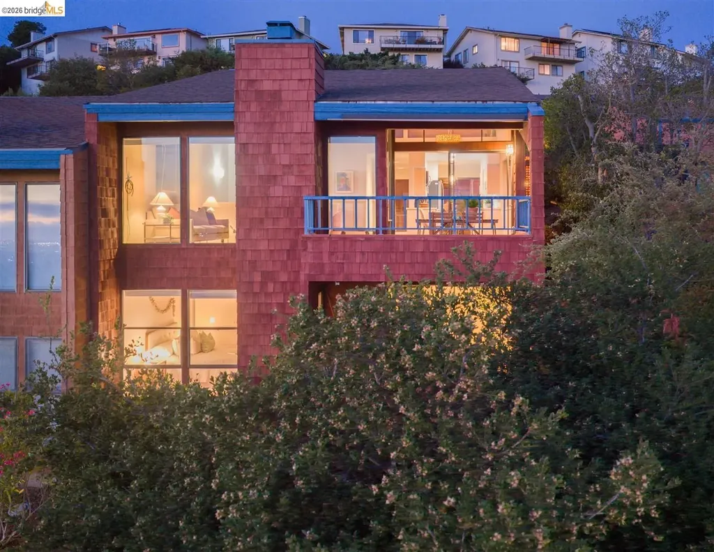 32 Sereno Circle Oakland CA 94619