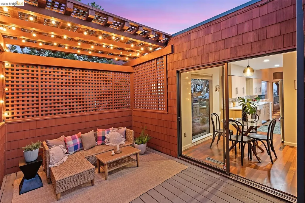 32 Sereno Circle Oakland CA 94619