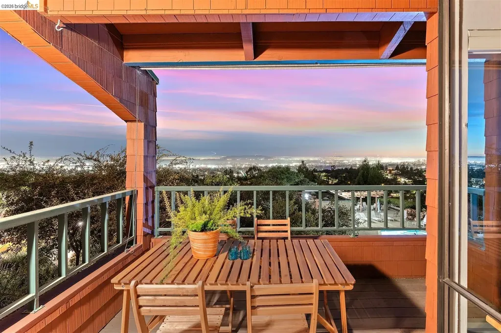 32 Sereno Circle Oakland CA 94619