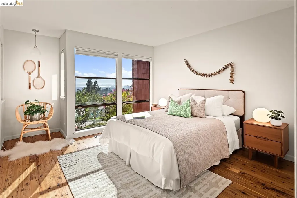 32 Sereno Circle Oakland CA 94619
