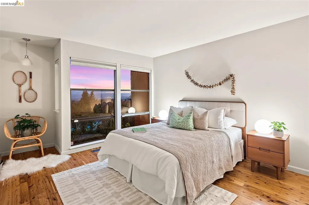 32 Sereno Circle Oakland CA 94619