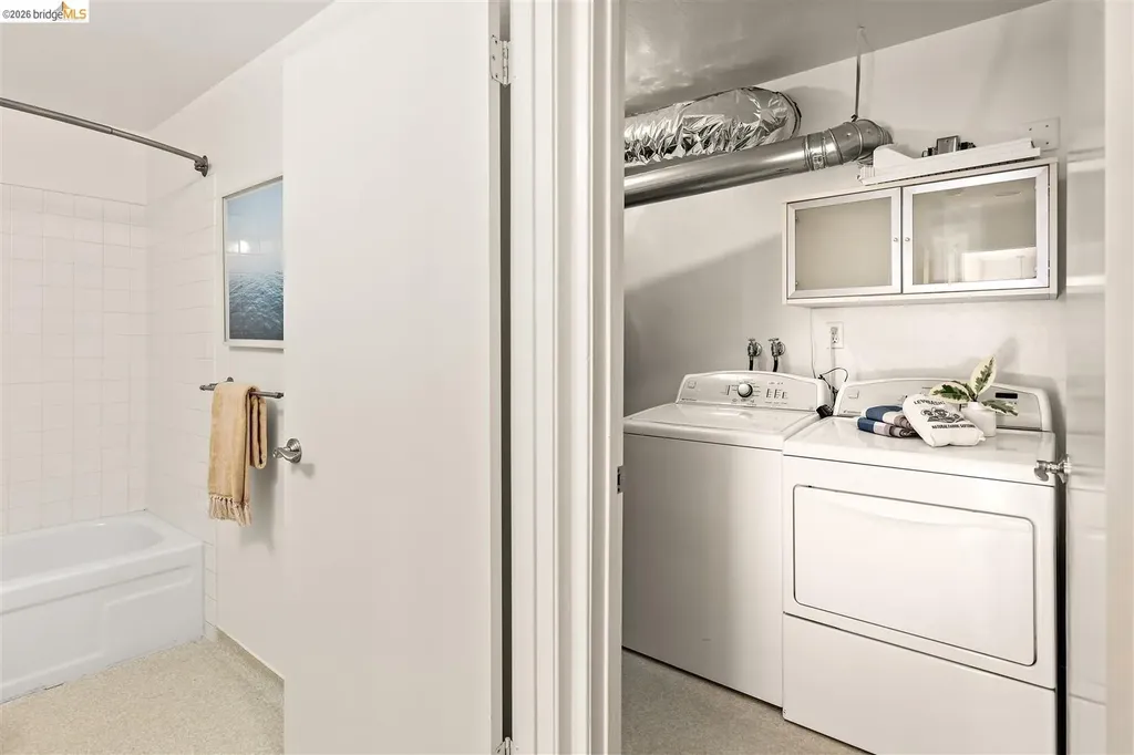 32 Sereno Circle Oakland CA 94619