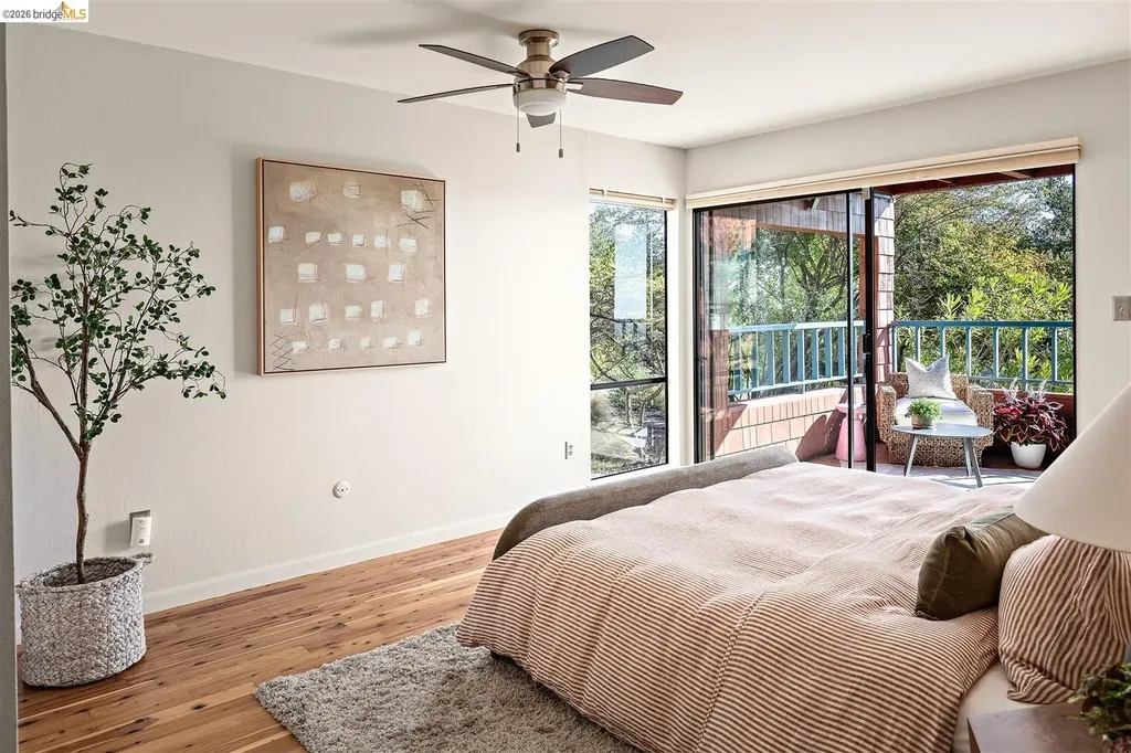 32 Sereno Circle Oakland CA 94619