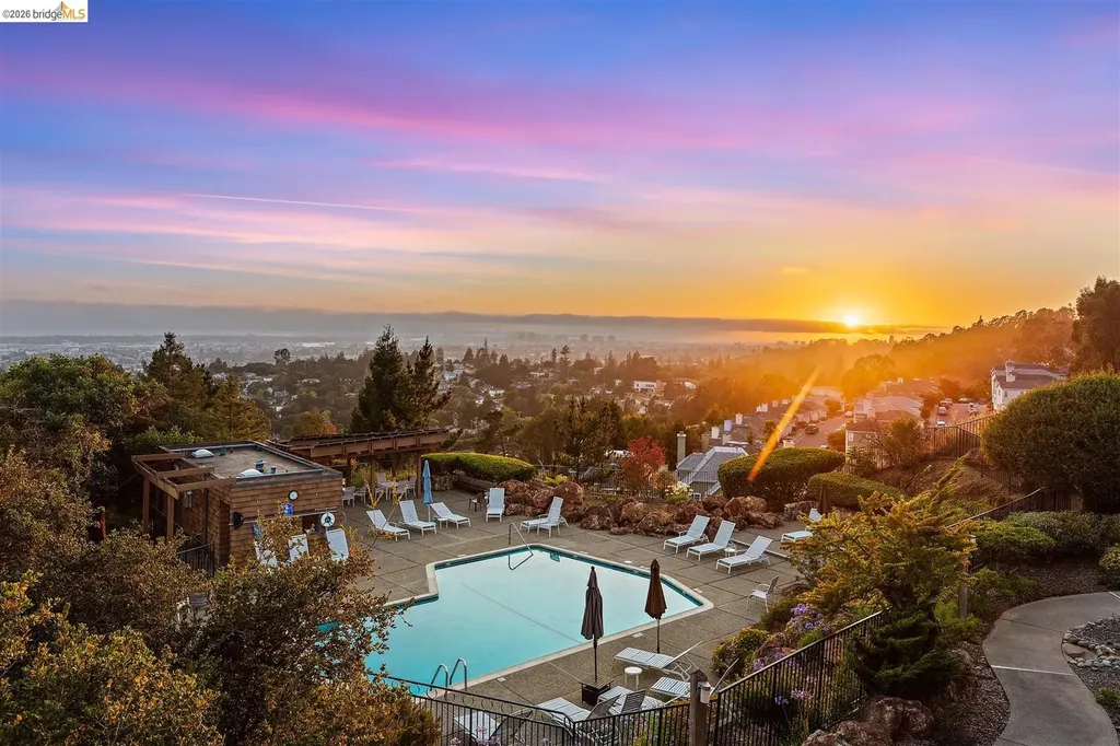 32 Sereno Circle Oakland CA 94619