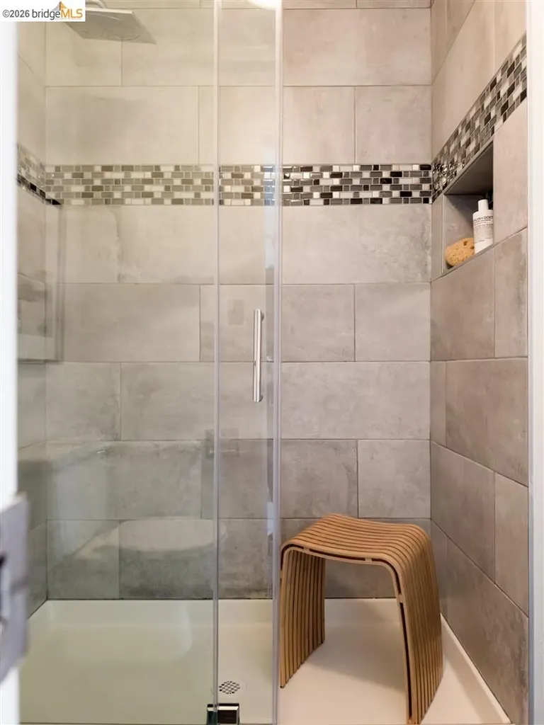 32 Sereno Circle Oakland CA 94619