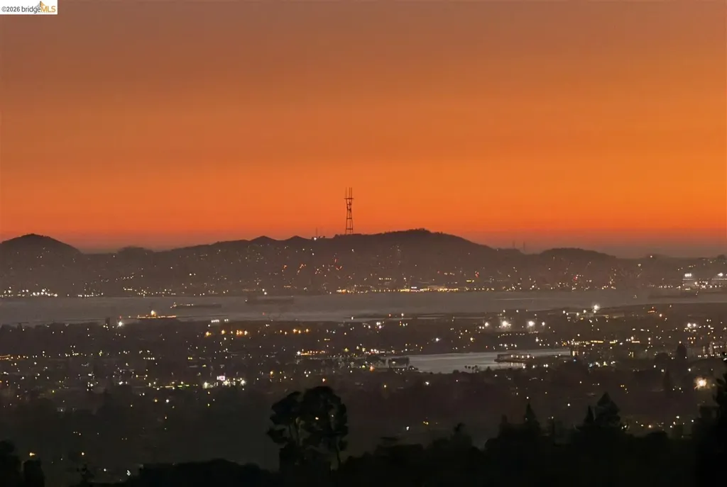 32 Sereno Circle Oakland CA 94619