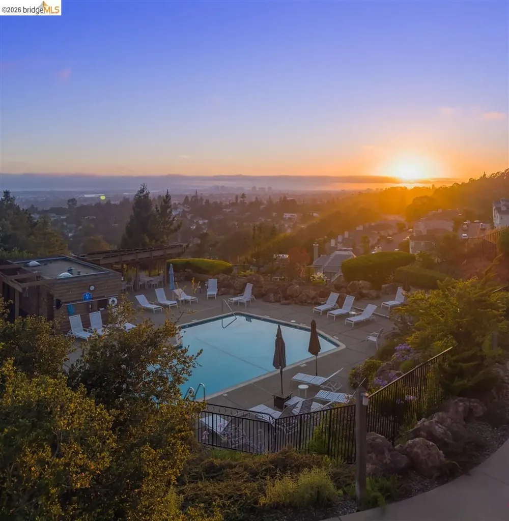 32 Sereno Circle Oakland CA 94619