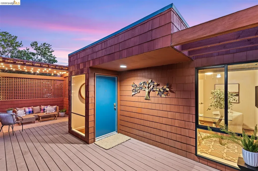 32 Sereno Circle Oakland CA 94619