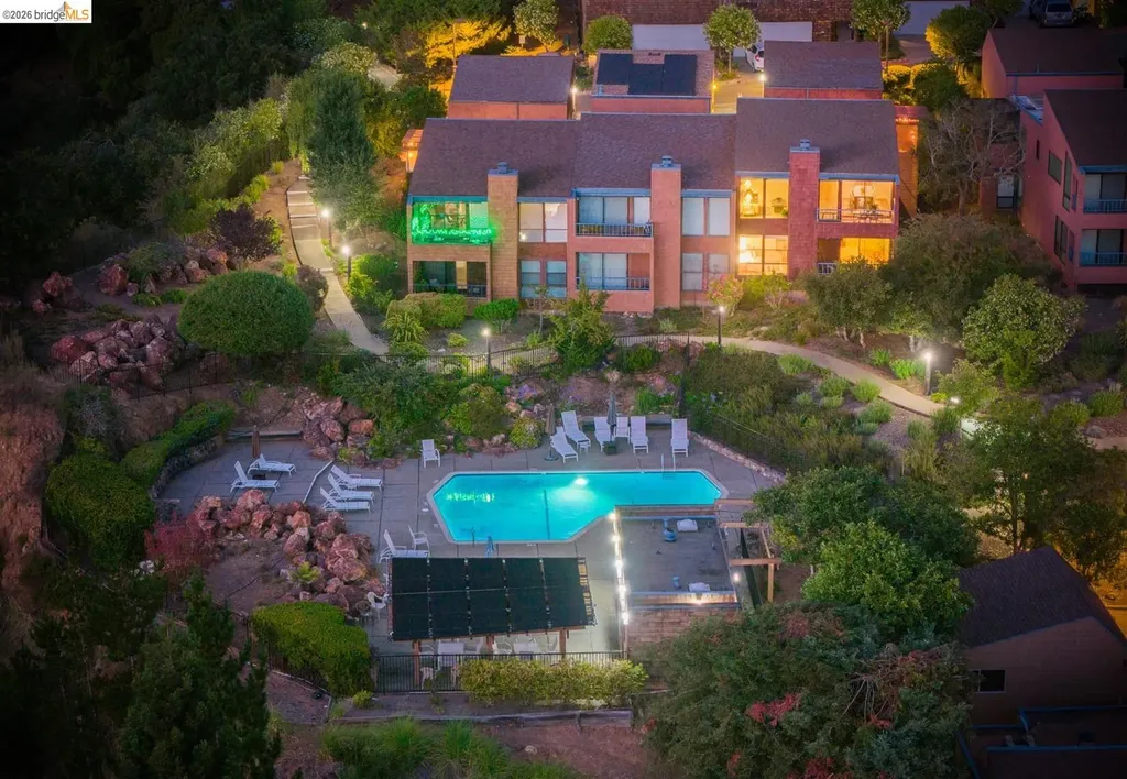 32 Sereno Circle Oakland CA 94619