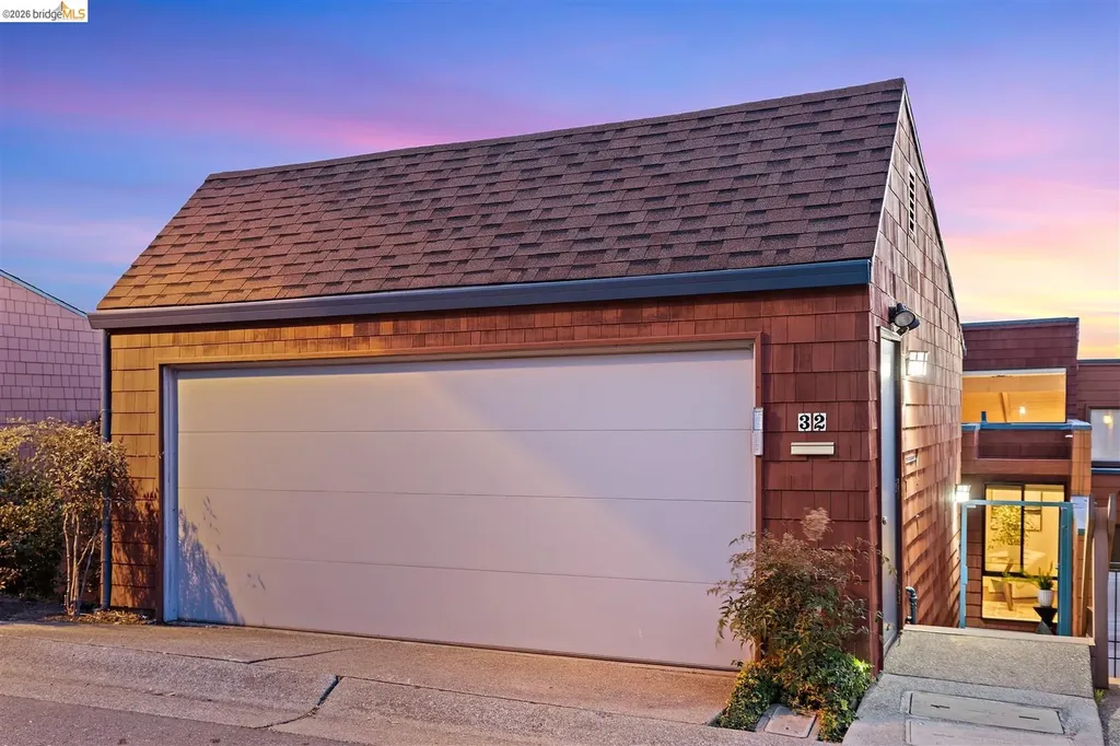 32 Sereno Circle Oakland CA 94619