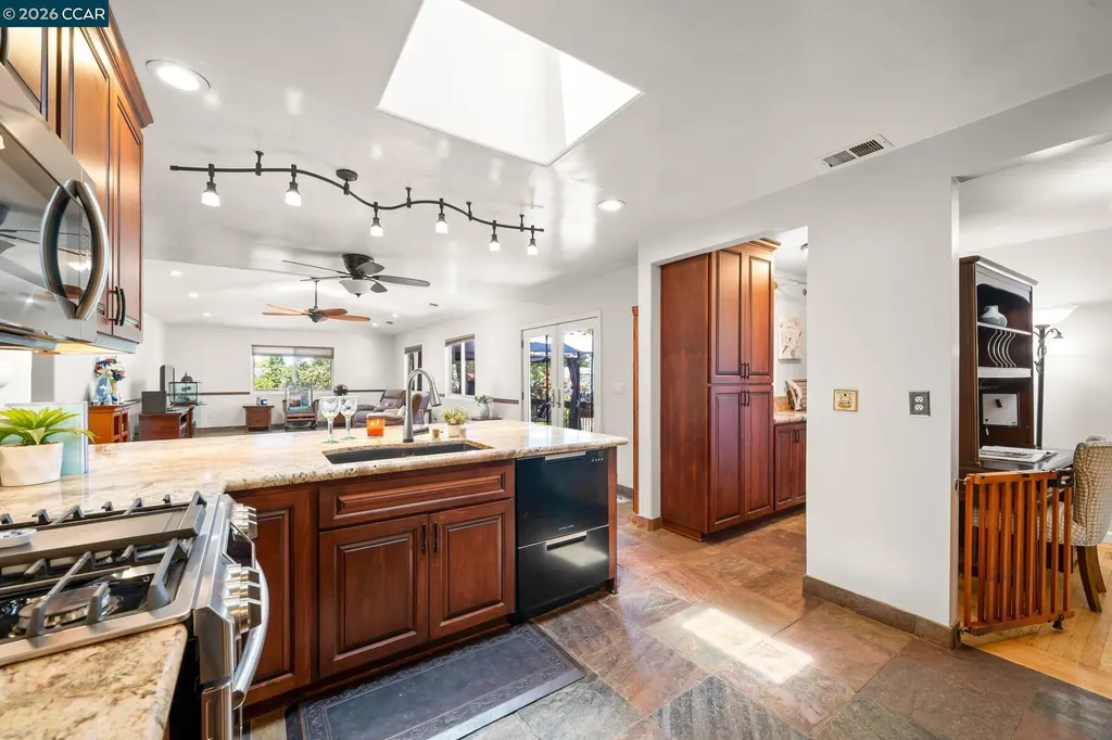 1361 La Vista Avenue Concord CA 94521