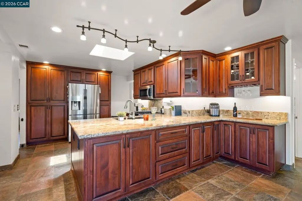 1361 La Vista Avenue Concord CA 94521