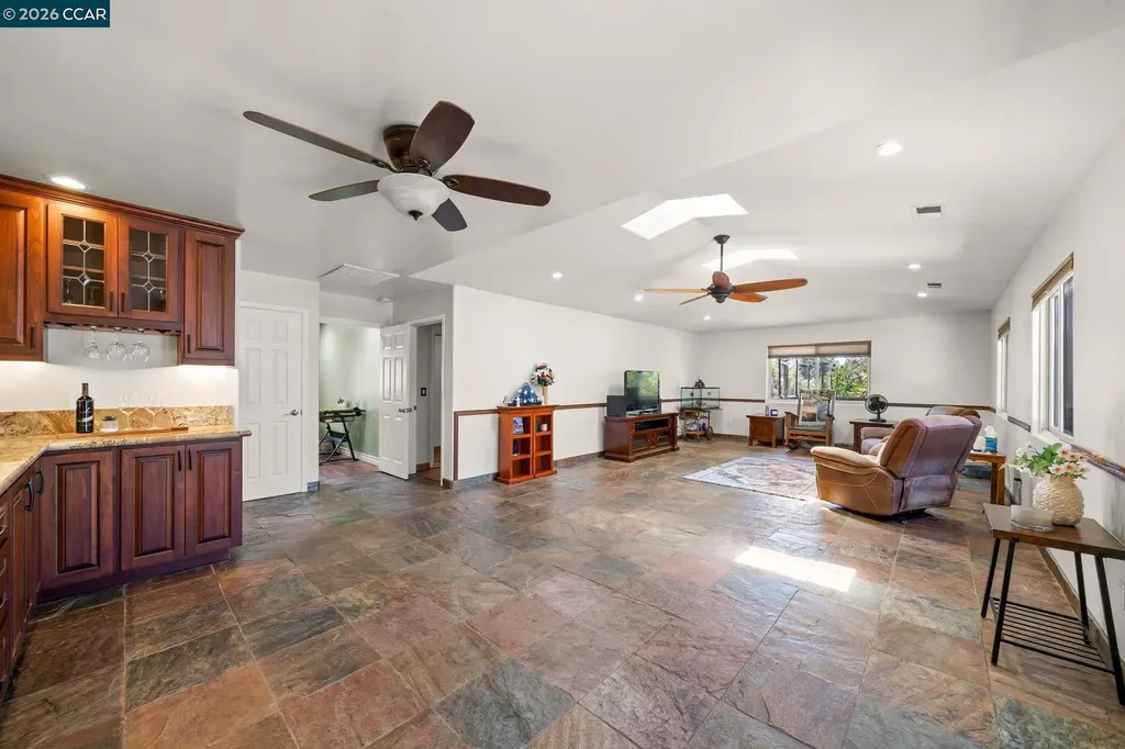 1361 La Vista Avenue Concord CA 94521