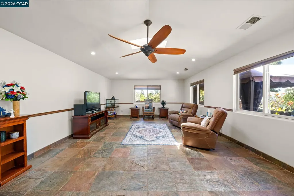 1361 La Vista Avenue Concord CA 94521