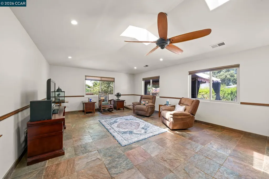 1361 La Vista Avenue Concord CA 94521