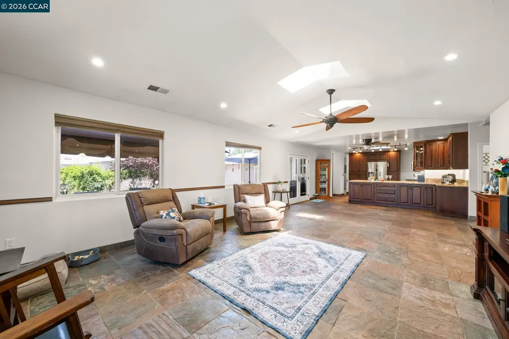 1361 La Vista Avenue Concord CA 94521