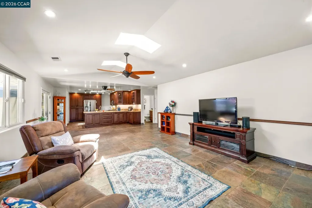 1361 La Vista Avenue Concord CA 94521