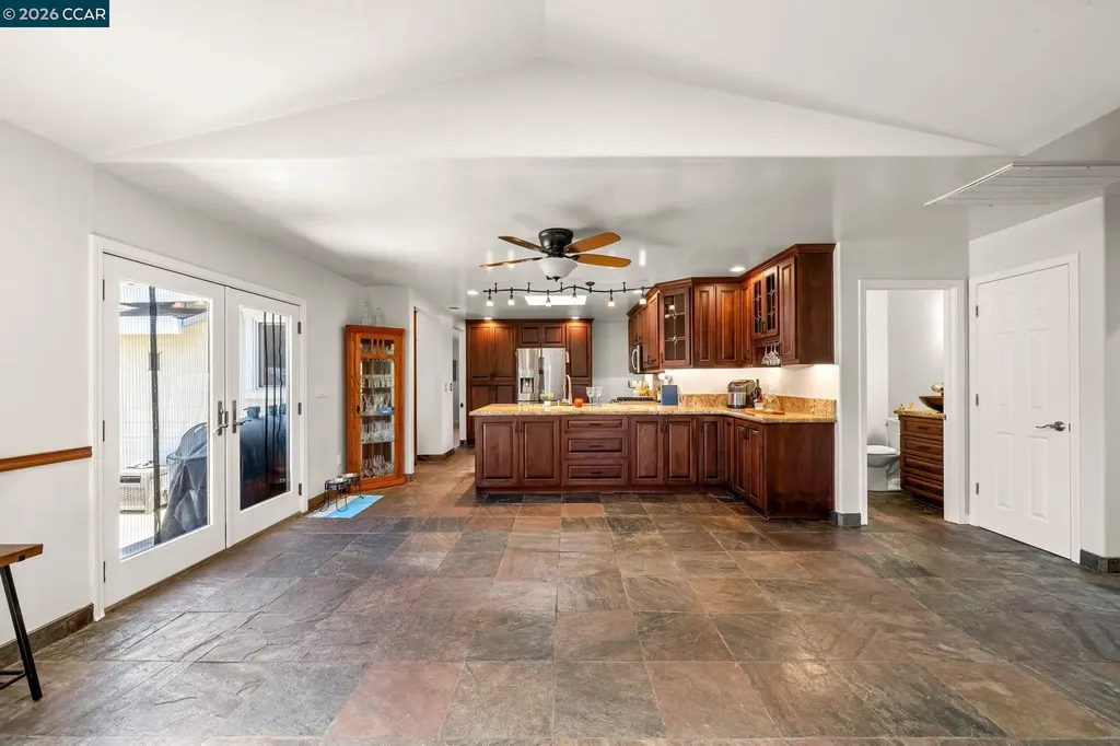 1361 La Vista Avenue Concord CA 94521