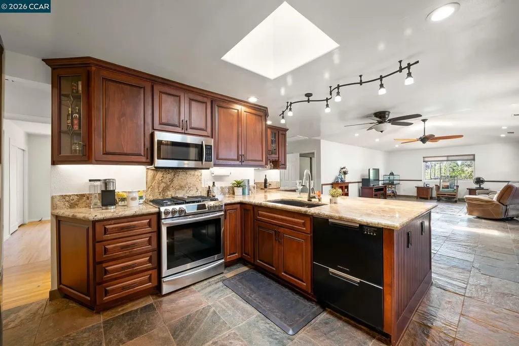 1361 La Vista Avenue Concord CA 94521