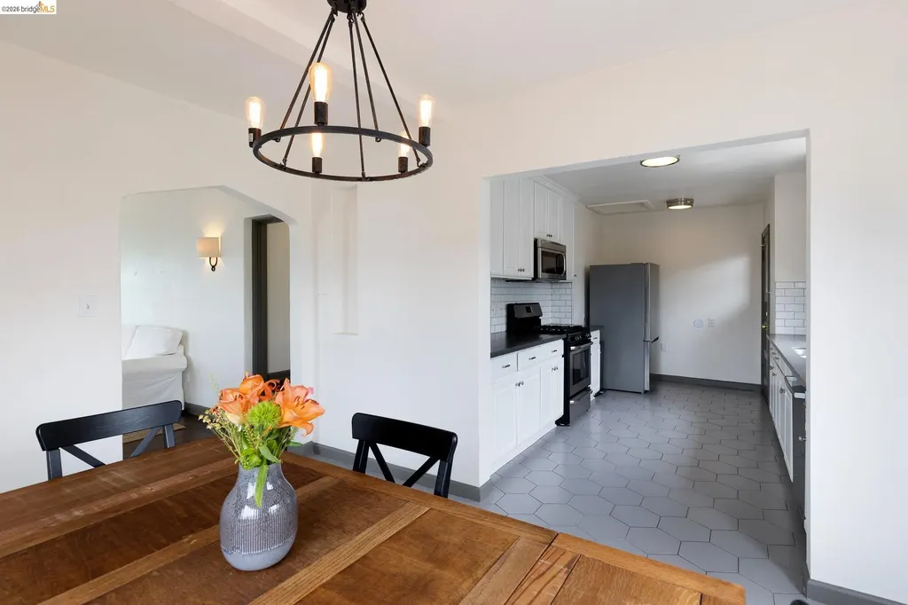 8342 Ney Avenue Oakland CA 94605