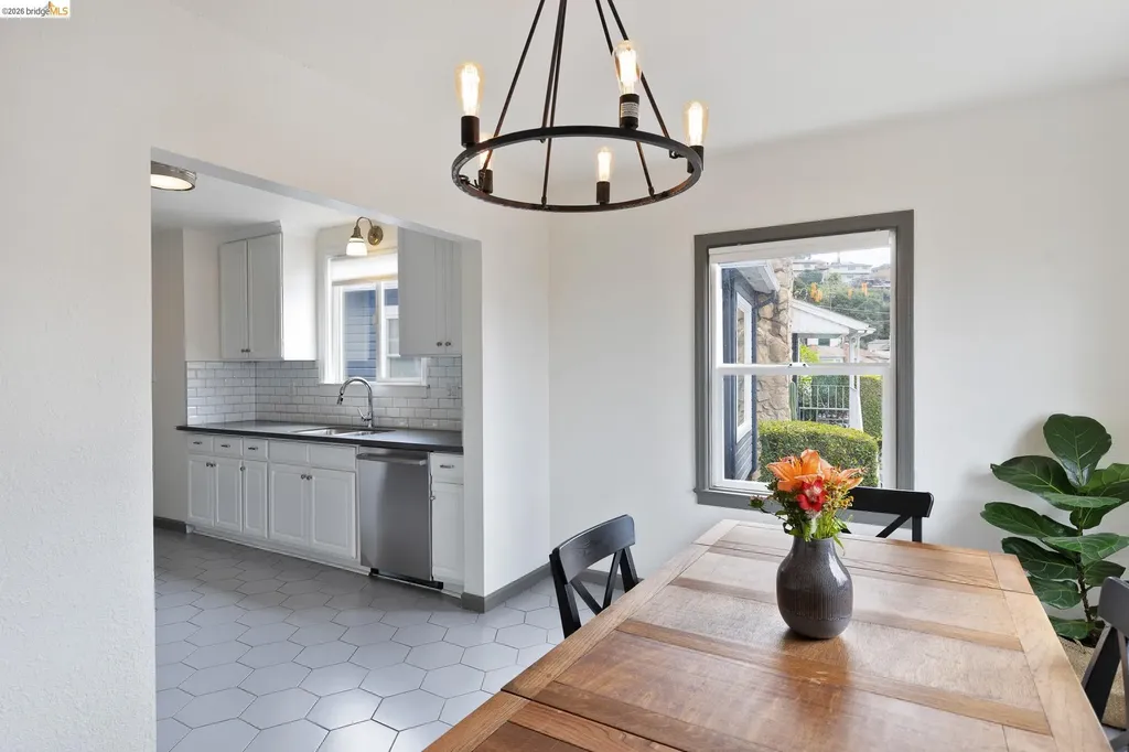 8342 Ney Avenue Oakland CA 94605