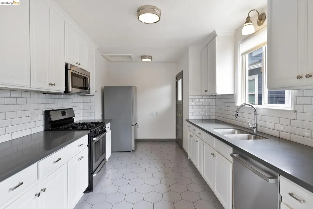 8342 Ney Avenue Oakland CA 94605