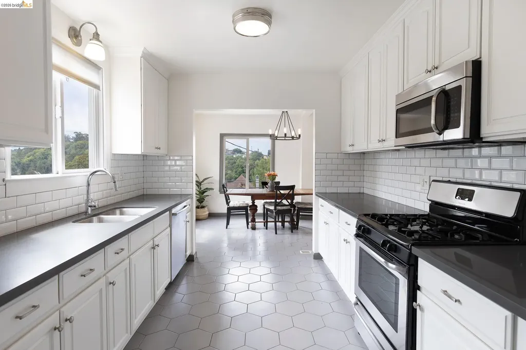 8342 Ney Avenue Oakland CA 94605