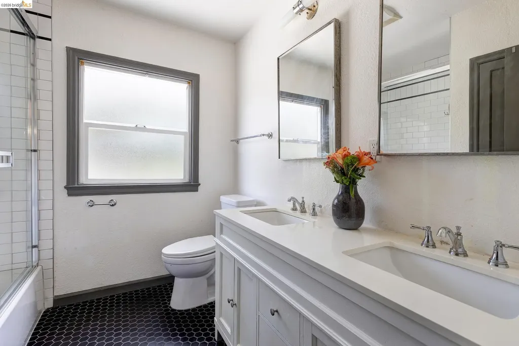 8342 Ney Avenue Oakland CA 94605