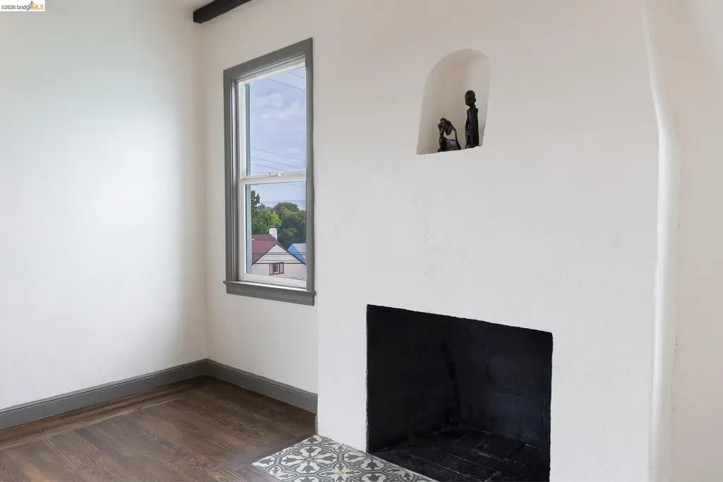 8342 Ney Avenue Oakland CA 94605