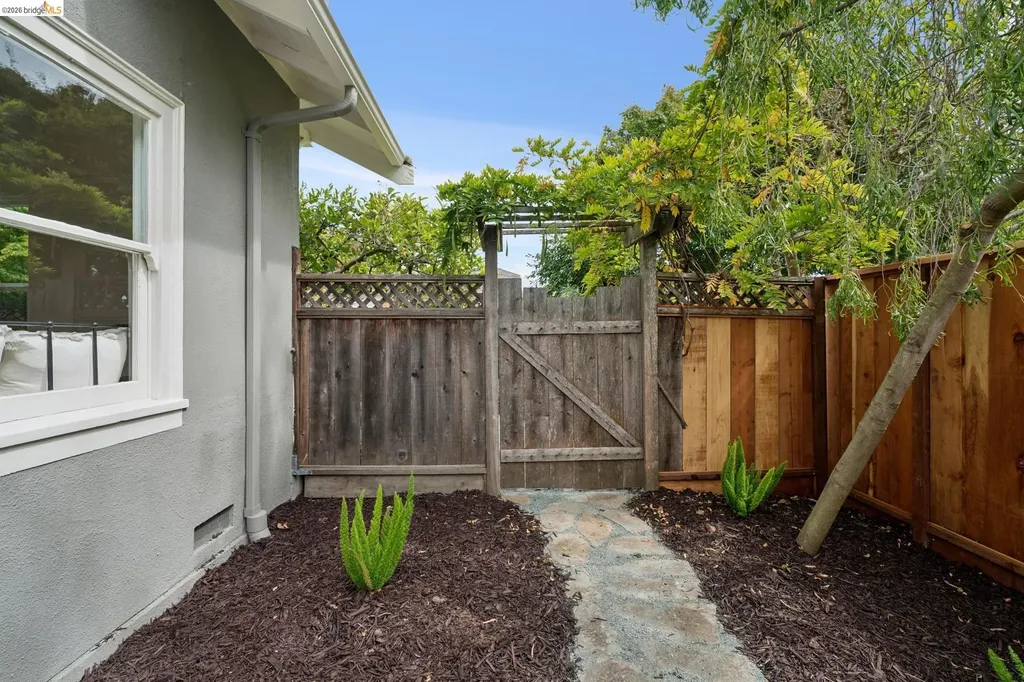 772 Vincente Avenue Berkeley CA 94707