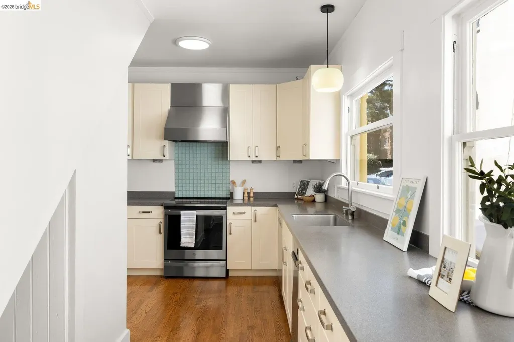 528 Haddon Road Oakland CA 94606