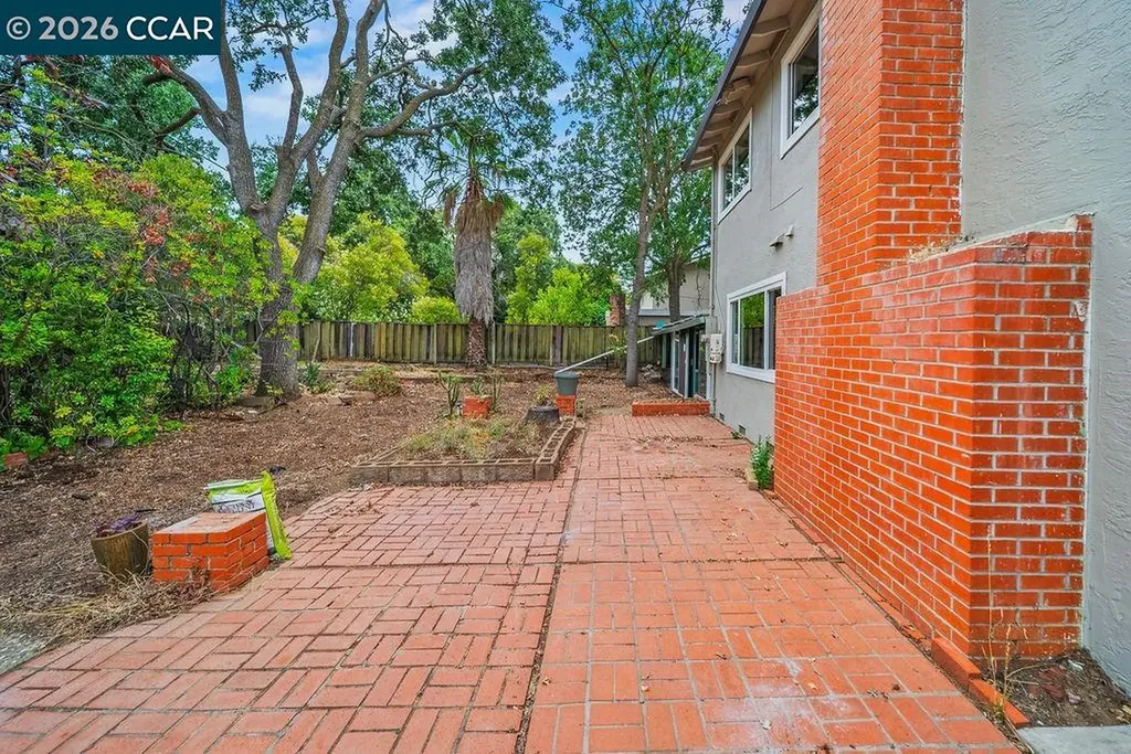 17 Eastbrook Court Clayton CA 94517