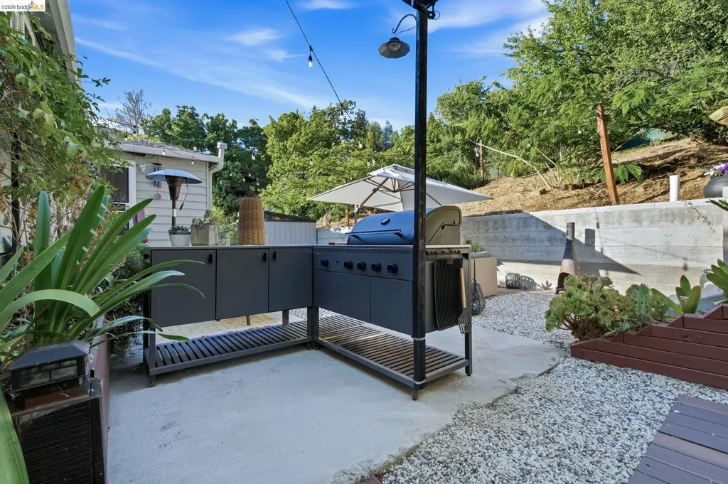 7308 Hillmont Oakland CA 94605