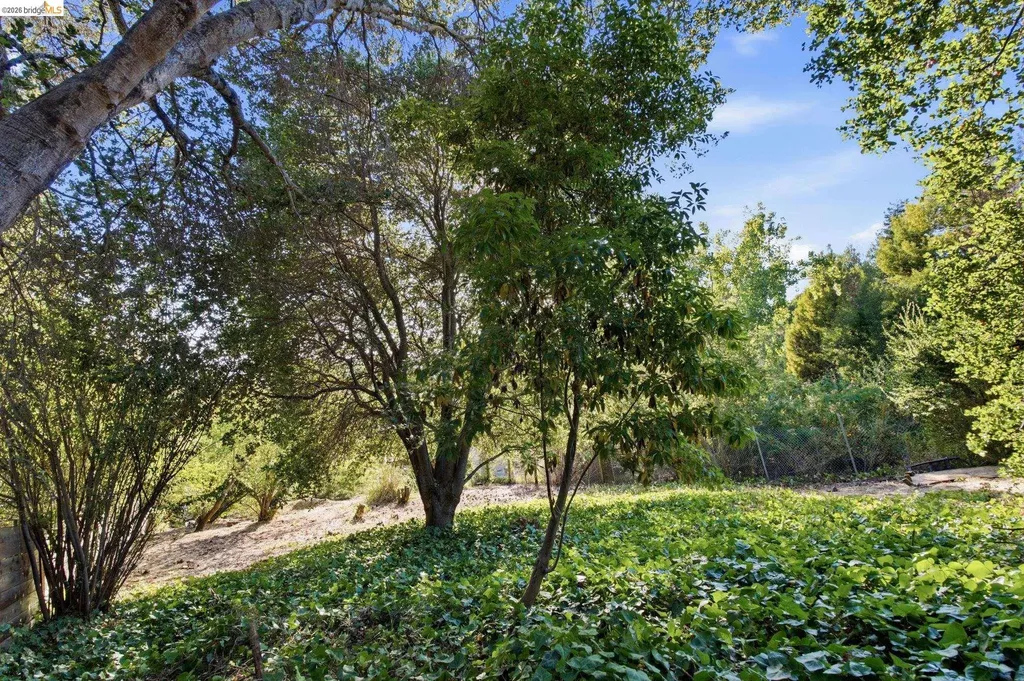 7308 Hillmont Oakland CA 94605
