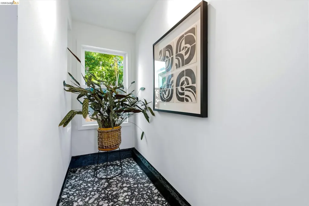 7308 Hillmont Oakland CA 94605