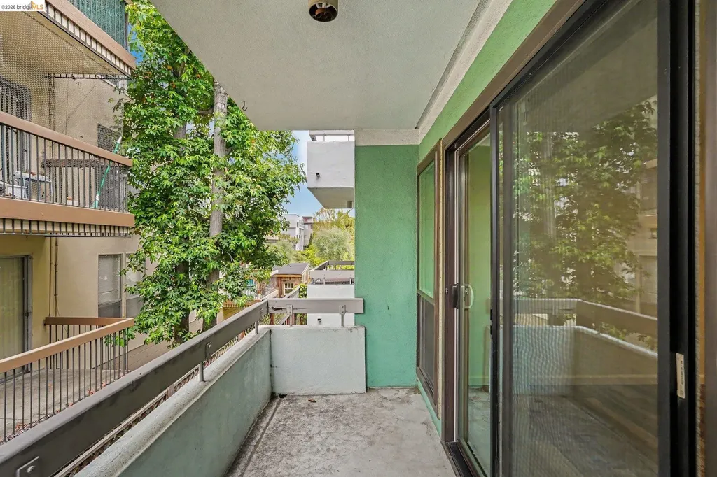 651 Oakland Avenue Oakland CA 94611
