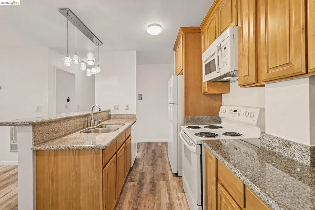 651 Oakland Avenue Oakland CA 94611