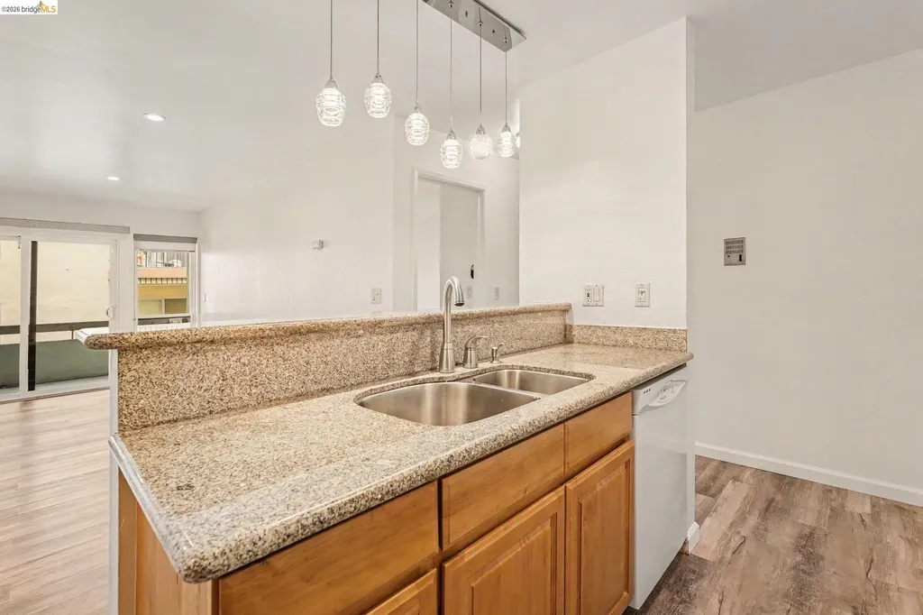 651 Oakland Avenue Oakland CA 94611