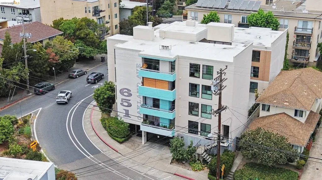 651 Oakland Avenue Oakland CA 94611