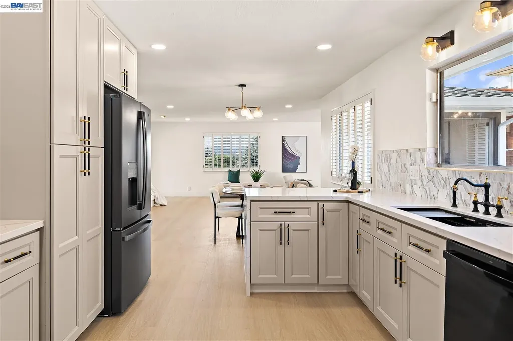 2356 Marineview Drive San Leandro CA 94577